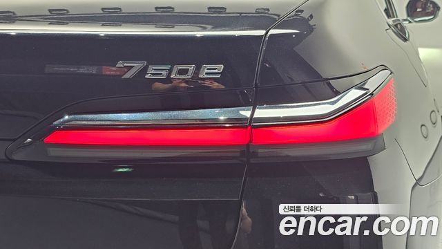 BMW 7 Series (G70) 750e xDrive M Sport 2023 — фото 23