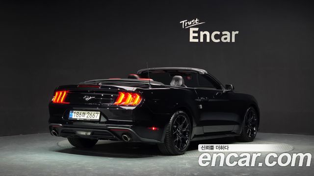 Ford Mustang Convertible 2021 — фото 2