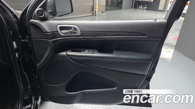 Jeep Grand Cherokee 3.6 Limited WK2 2021 — фото 25