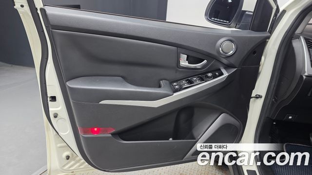 KG Mobility (SsangYong) Korando C 2.0 CVT 2WD Deluxe 2014 — фото 24