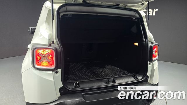 Jeep Renegade 2.0 Diesel Limited AWD 2017 — фото 19