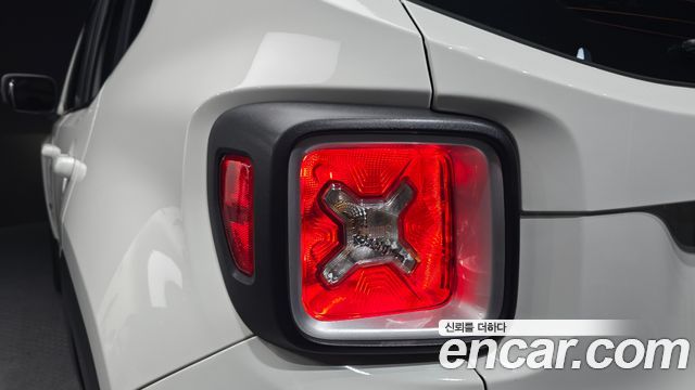 Jeep Renegade 2.0 Diesel Limited AWD 2017 — фото 23
