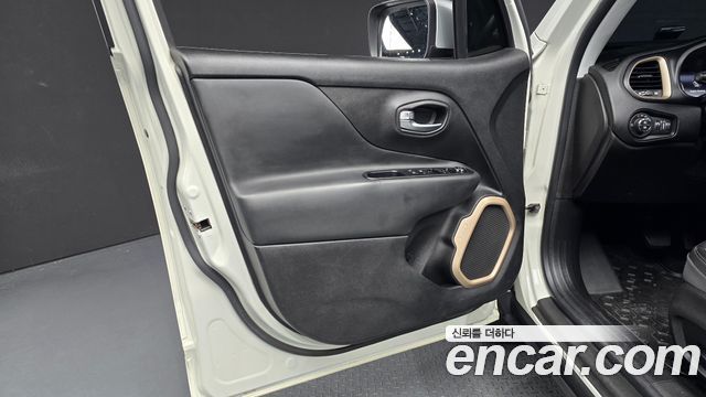 Jeep Renegade 2.0 Diesel Limited AWD 2017 — фото 24