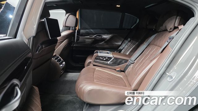 BMW 7 Series (G11) 740Li xDrive M Sport Package 2021 — фото 13