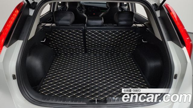 Kia Niro Prestige 2022 — фото 19