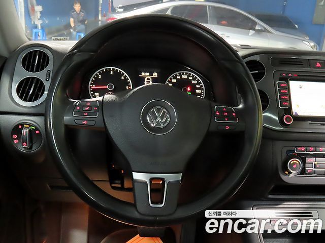 Volkswagen Tiguan 2.0 TDI  Premium 5N 2013 — фото 20