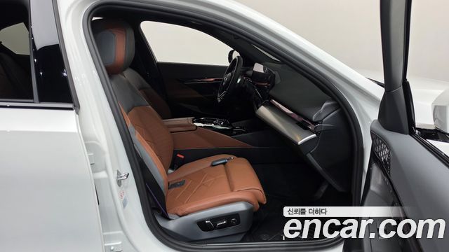 BMW 5 Series (G60) 530i xDrive M Sport Pro Special Edition 2025 — фото 32