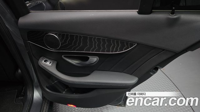 Mercedes-Benz C-Class (W205) C200 AMG Line 2017 — фото 25
