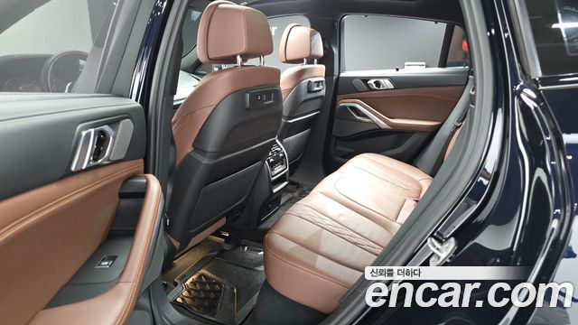 BMW X6 (G06) xDrive40i M Sport 2023 — фото 11