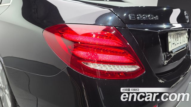 Mercedes-Benz E-Class (W213) E220d Exclusive 2019 — фото 23