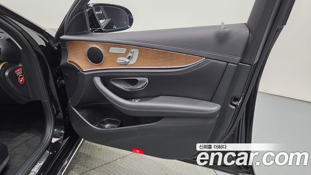 Mercedes-Benz E-Class (W213) E220d Exclusive 2019 — фото 24