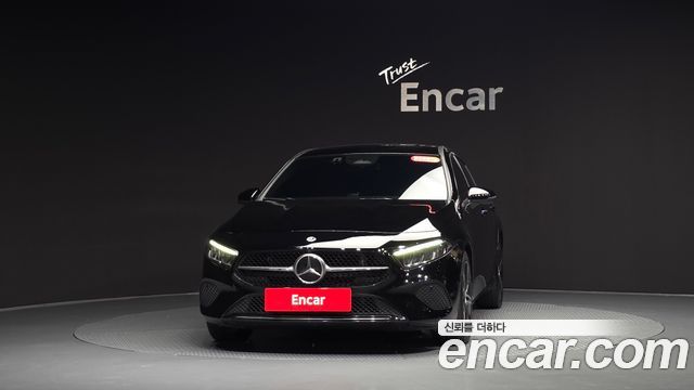 Mercedes-Benz A-Class (W177) A220 Sedan 2025 — фото 3