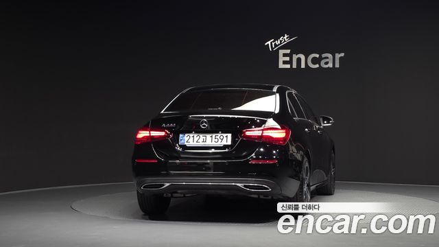 Mercedes-Benz A-Class (W177) A220 Sedan 2025 — фото 4