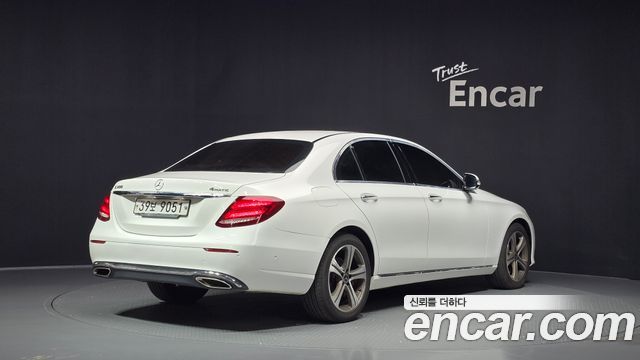 Mercedes-Benz E-Class (W213) E300 4MATIC Avnatgarde 2018 — фото 2