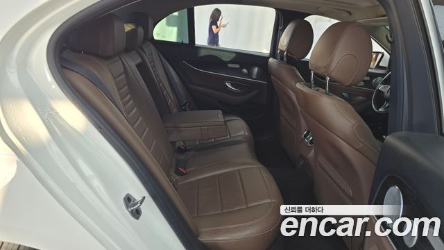 Mercedes-Benz E-Class (W213) E300 4MATIC Avnatgarde 2018 — фото 11