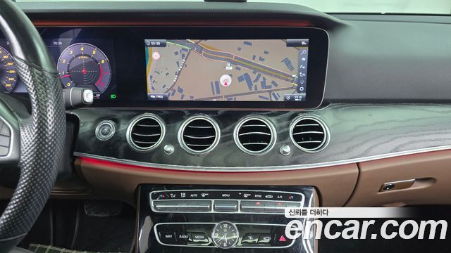 Mercedes-Benz E-Class (W213) E300 4MATIC Avnatgarde 2018 — фото 13