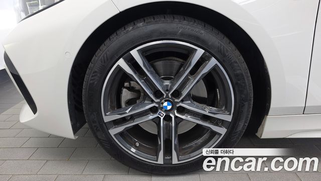 BMW 1 Series (F40) 120i M Sports 2023 — фото 5