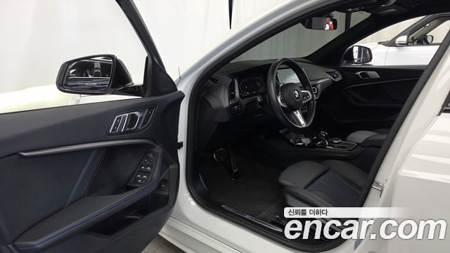 BMW 1 Series (F40) 120i M Sports 2023 — фото 10