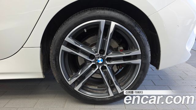 BMW 1 Series (F40) 120i M Sports 2023 — фото 21