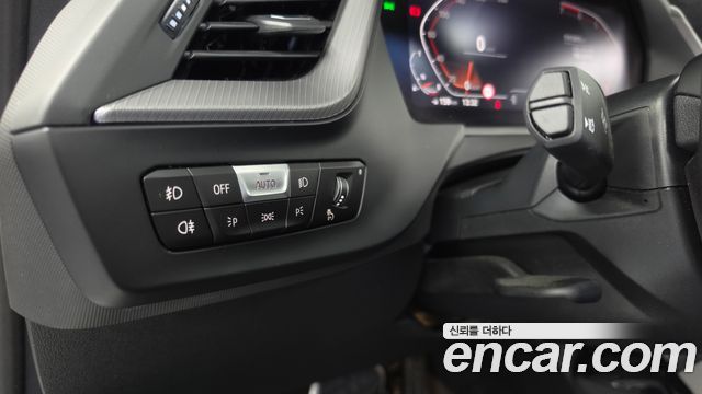 BMW 1 Series (F40) 120i M Sports 2023 — фото 31