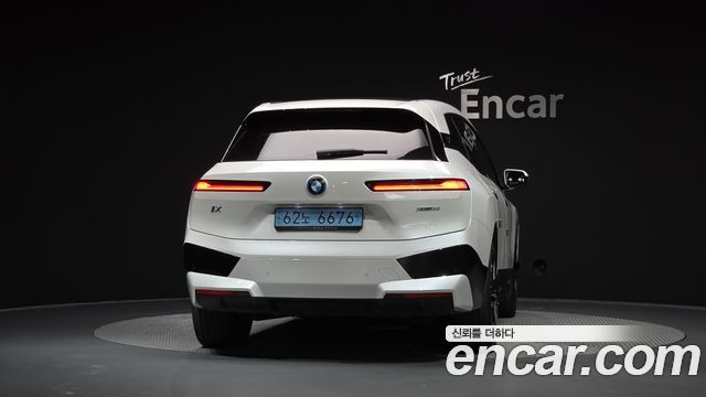 BMW iX xDrive50 Sports Plus 2024 — фото 4