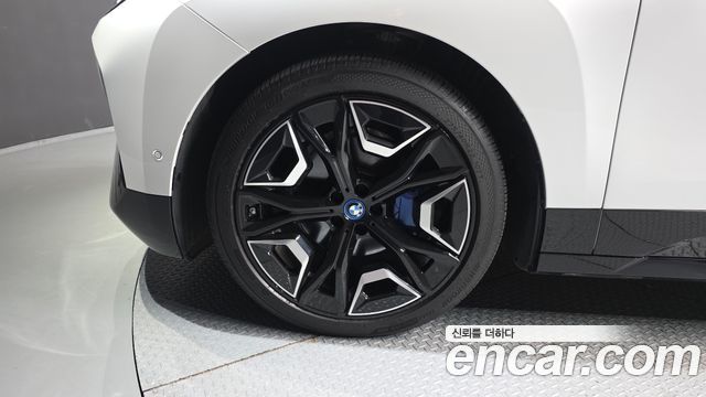 BMW iX xDrive50 Sports Plus 2024 — фото 5