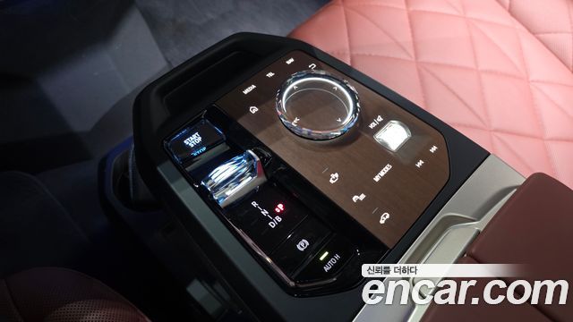 BMW iX xDrive50 Sports Plus 2024 — фото 9