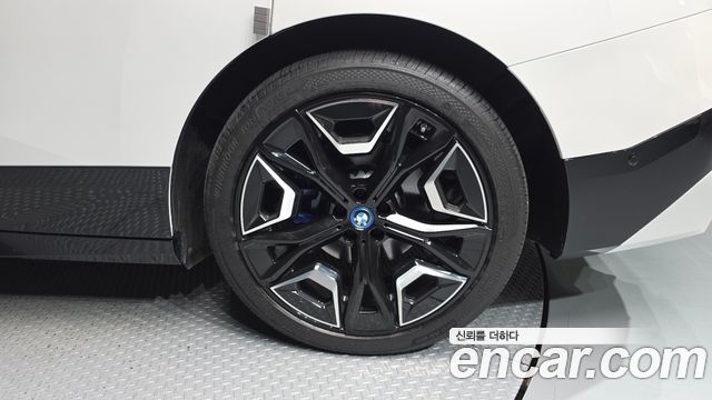 BMW iX xDrive50 Sports Plus 2024 — фото 21