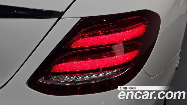 Mercedes-Benz E-Class (W213) E300 AMG Line 2018 — фото 23