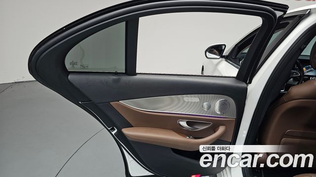 Mercedes-Benz E-Class (W213) E300 AMG Line 2018 — фото 25