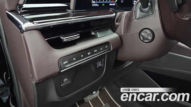 Cadillac Escalade (V) 6.2 ESV ESV Sports Platinum 2023 — фото 35