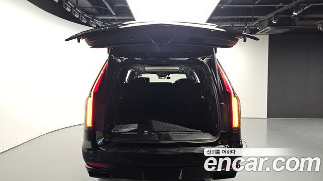 Cadillac Escalade (V) 6.2 ESV ESV Sports Platinum 2023 — фото 39