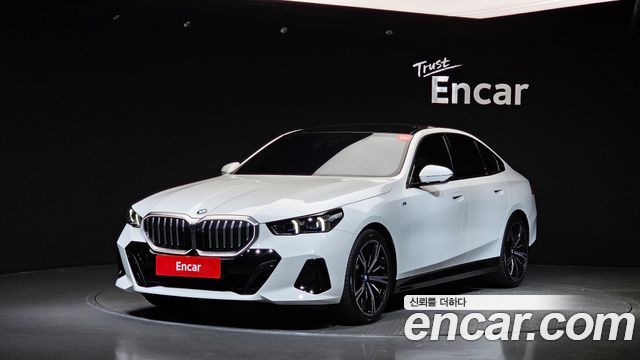 BMW 5 Series (G60) 530i xDrive M Sport 2025 — фото 1