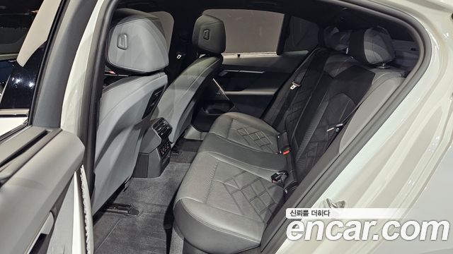 BMW 5 Series (G60) 530i xDrive M Sport 2025 — фото 12