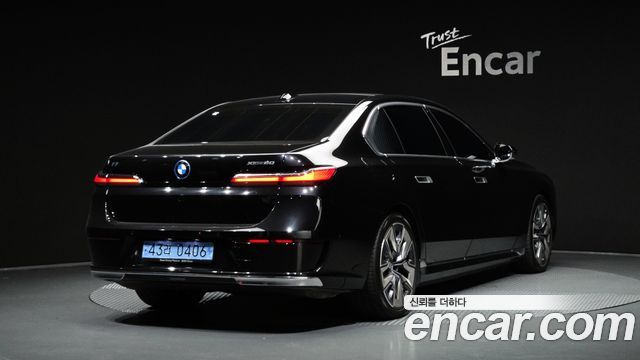 BMW i7 (G70) xDrive 60 Design Pure Excellence 2023 — фото 2