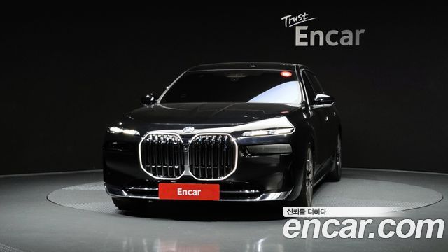 BMW i7 (G70) xDrive 60 Design Pure Excellence 2023 — фото 3