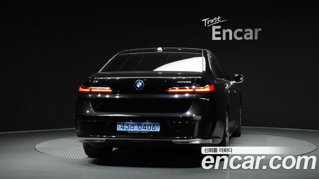 BMW i7 (G70) xDrive 60 Design Pure Excellence 2023 — фото 4