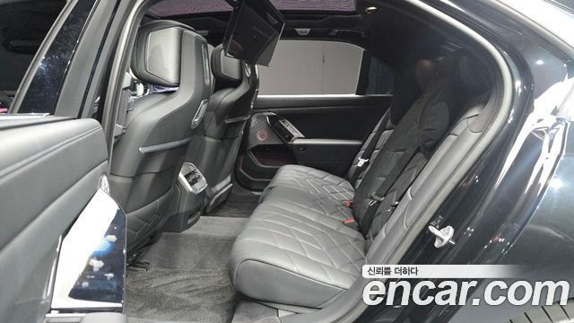 BMW i7 (G70) xDrive 60 Design Pure Excellence 2023 — фото 12