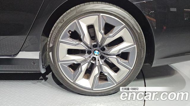 BMW i7 (G70) xDrive 60 Design Pure Excellence 2023 — фото 21