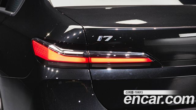 BMW i7 (G70) xDrive 60 Design Pure Excellence 2023 — фото 23