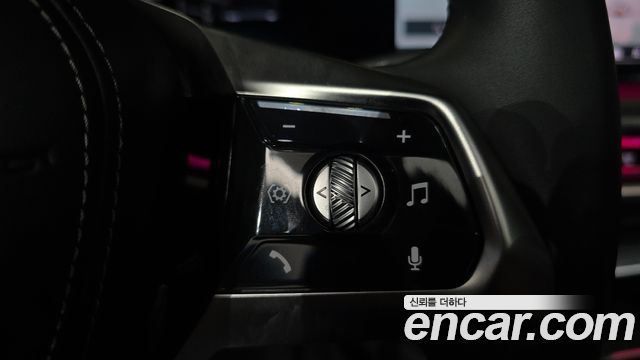 BMW i7 (G70) xDrive 60 Design Pure Excellence 2023 — фото 32