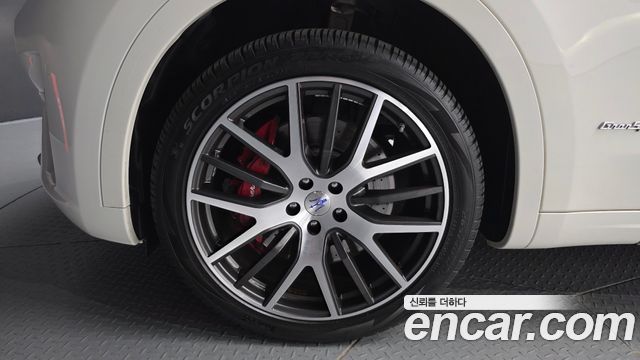 Maserati Levante 3.0 AWD GranSport 2019 — фото 5