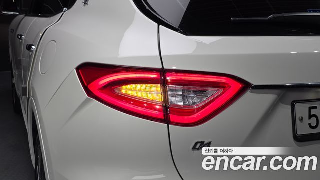Maserati Levante 3.0 AWD GranSport 2019 — фото 29