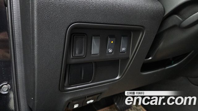Renault Korea QM6 Diesel 2WD RE Signature 2017 — фото 33