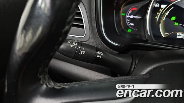 Renault Korea QM6 Diesel 2WD RE Signature 2017 — фото 35