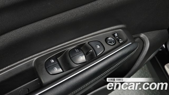 Renault Korea QM6 Diesel 2WD RE Signature 2017 — фото 36