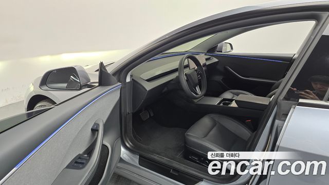 Tesla Model 3 RWD 2025 — фото 10