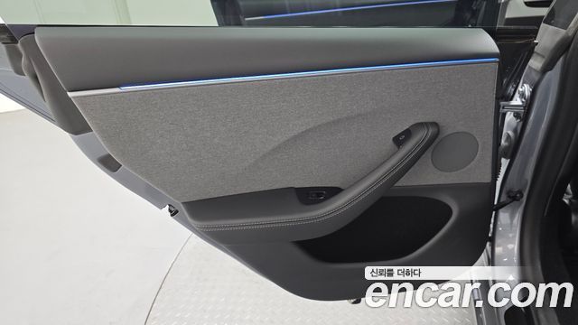 Tesla Model 3 RWD 2025 — фото 25