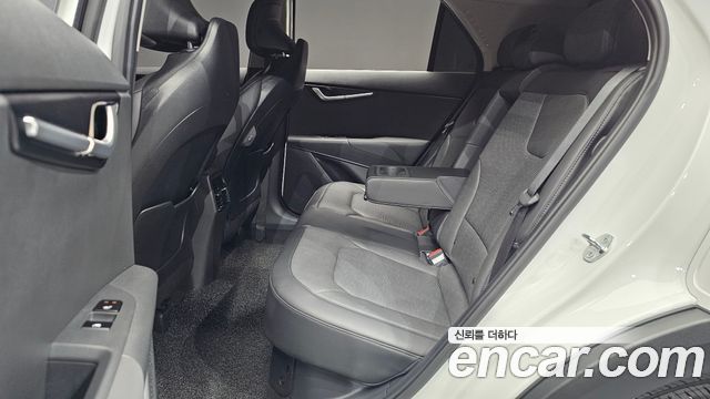 Kia Niro Prestige 2025 — фото 11