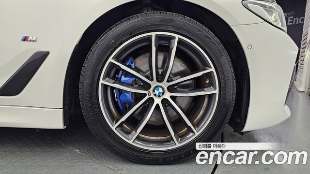 BMW 5 Series (G30) 520i M Sport 2023 — фото 5